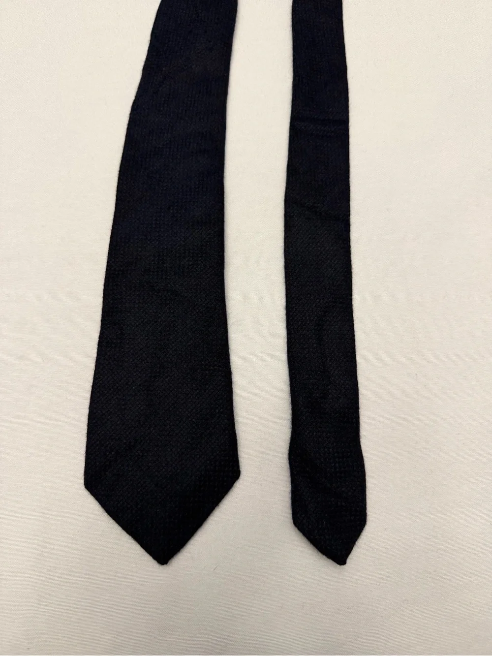Bergdorf Goodman Men’s Navy Wool Silk Tie 95% Wool 5% Silk Made in Italy 3.25”